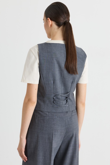 Gilet aderente con tasche