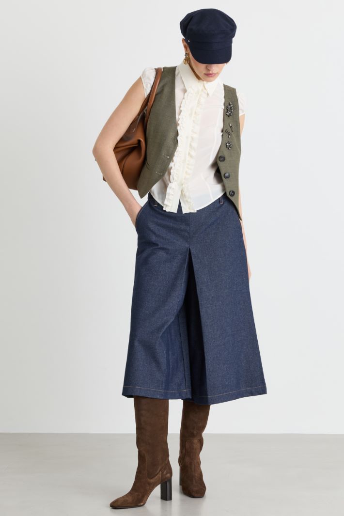 Fitted waistcoat with jewelled detail - GREEN - Intrend