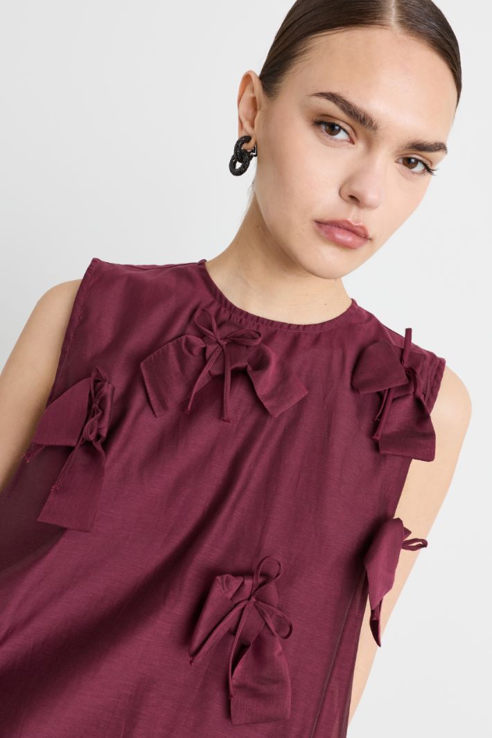 Blusa con fiocchi - BORDEAUX - Intrend - 3