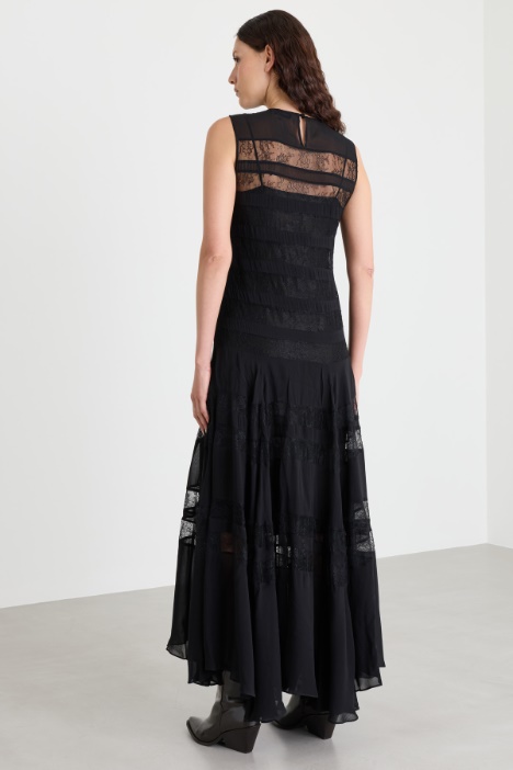 Abito lungo in georgette con pizzo