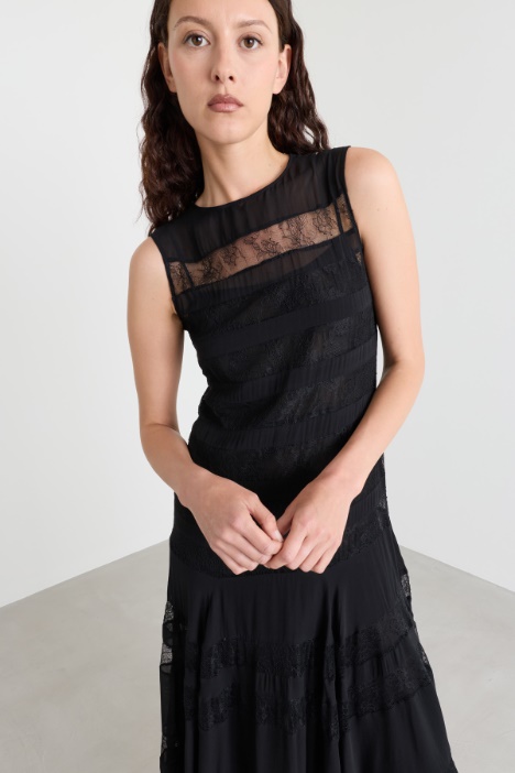 Abito lungo in georgette con pizzo