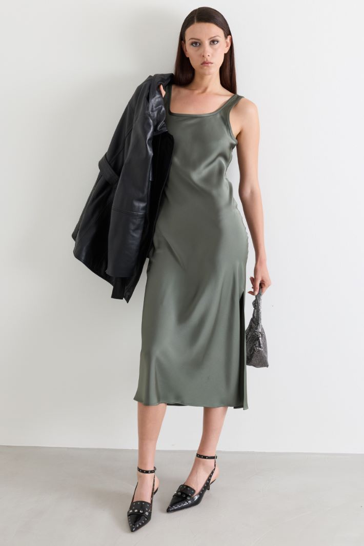 Abito lungo in raso - VERDE - Intrend