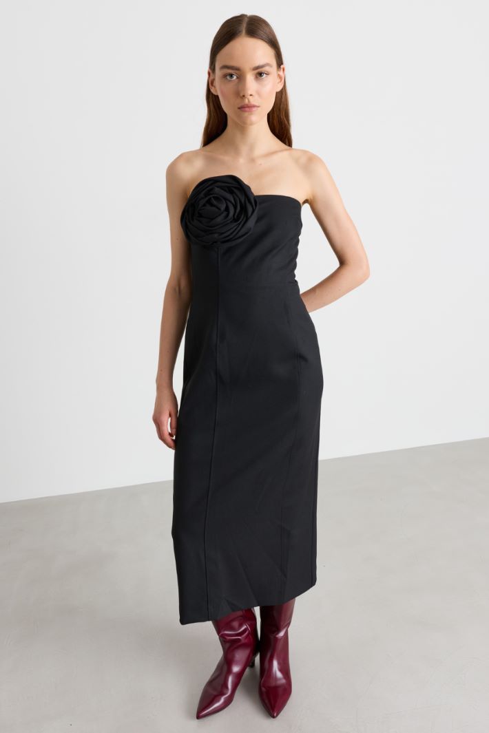Bustier dress with oversized flower appliqué - BLACK - Intrend - 2