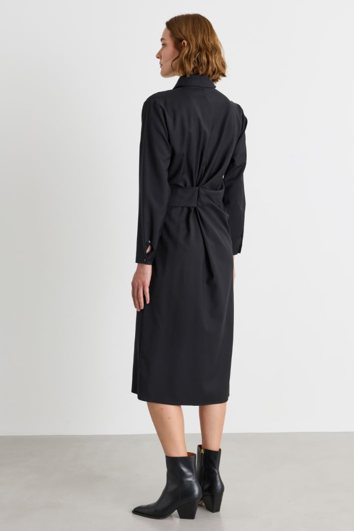 Chemisier con drappeggio e fibbia laterale - NERO - Intrend - 4