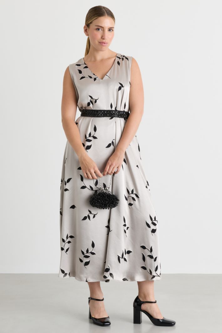 Dévoré satin dress - WHITE BLACK - Intrend
