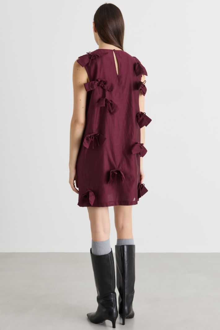 Sleeveless dress with bows - BORDEAUX - Intrend - 4