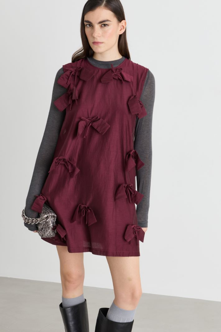 Sleeveless dress with bows - BORDEAUX - Intrend - 2