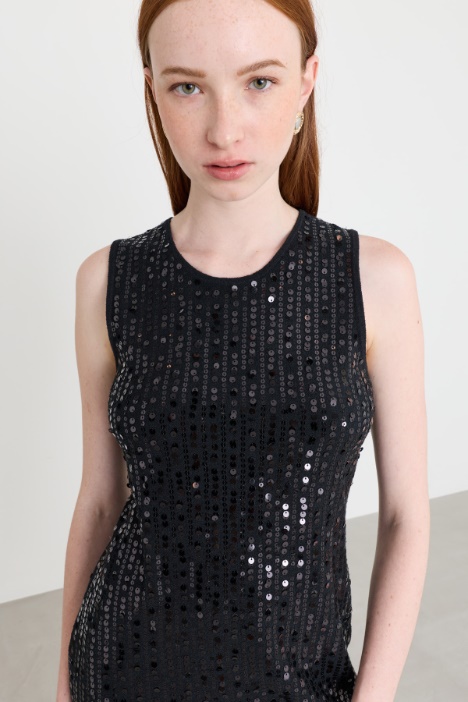 Abito smanicato con paillettes