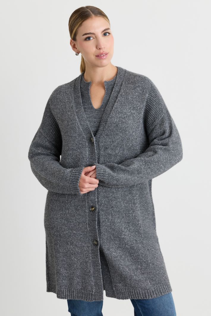 Langer Cardigan aus Lurex - GRAU - Intrend - 2