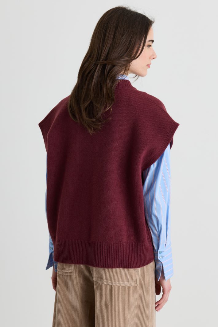Oversized V-neck knitted vest - BORDEAUX - Intrend - 4