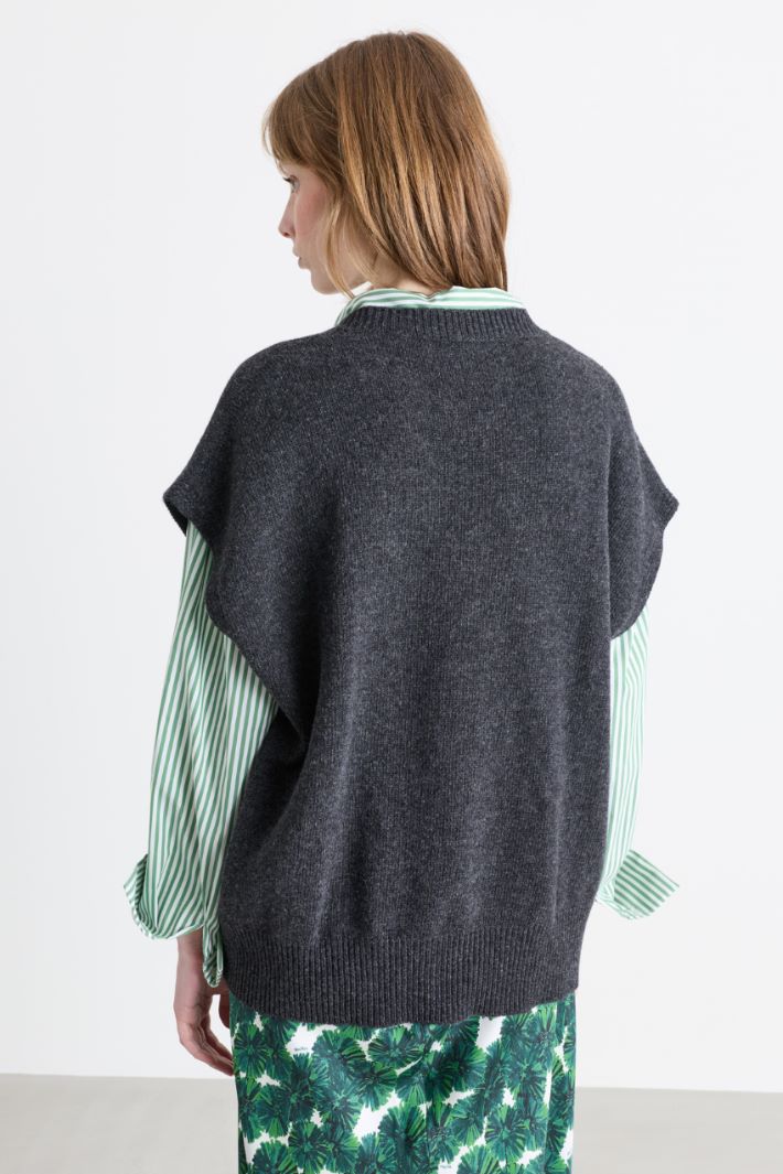 Oversized V-neck knitted vest - GREY - Intrend - 4