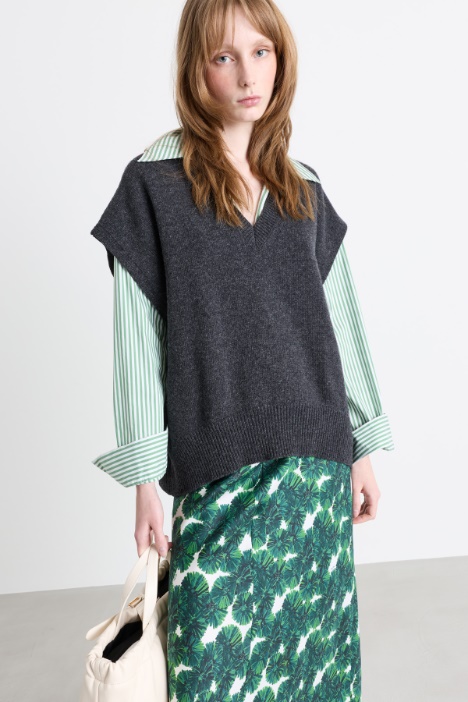 Oversized V-neck knitted vest - Intrend