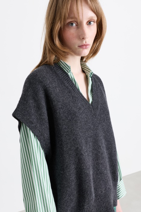 Gilet oversize in lana con scollo a V