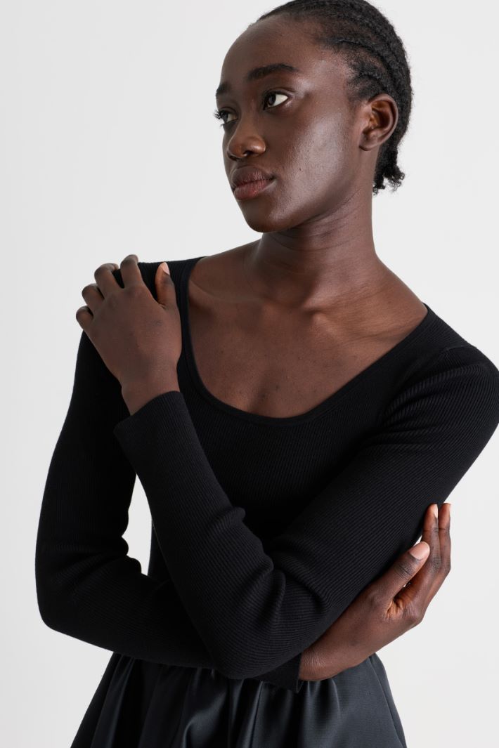 Wide-neck jumper - BLACK - Intrend - 3