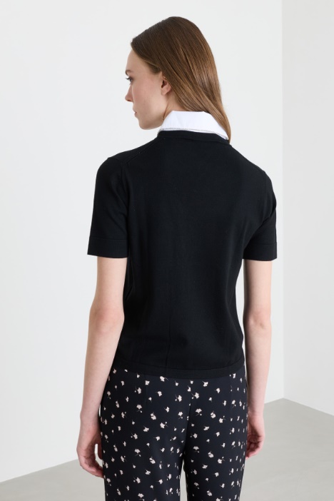 Maglia con colletto rimovibile e cristalli