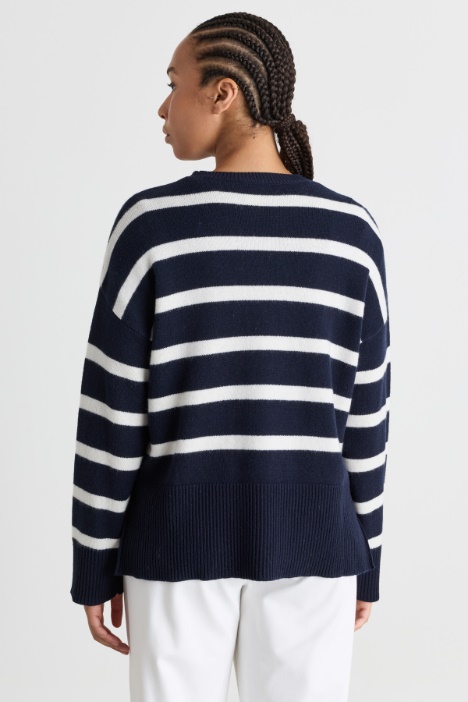 Maglia boxy con spacchi
