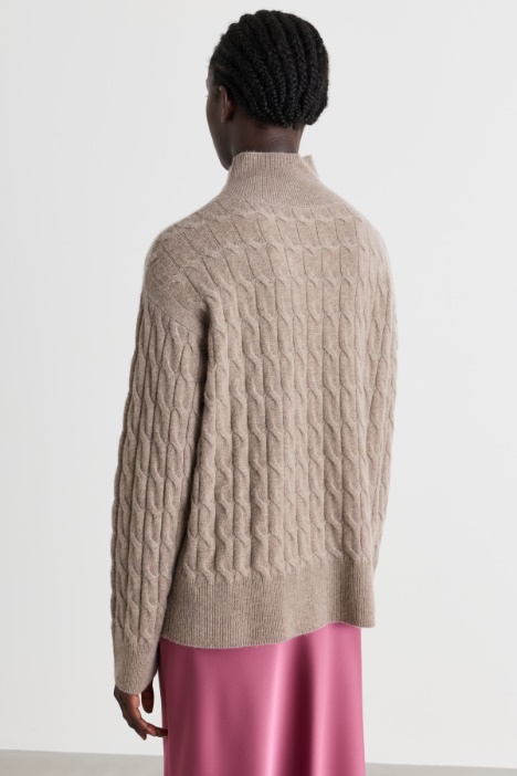Maglia in lana e cashmere a trecce