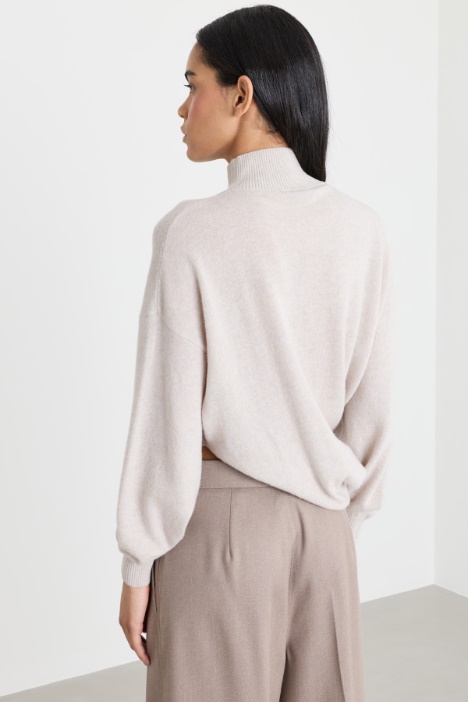 Maglia in lana con drappeggio