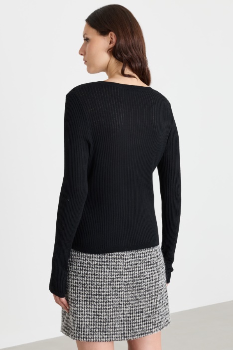 Maglia aderente in lana a costine