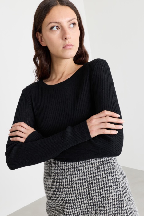 Maglia aderente in lana a costine