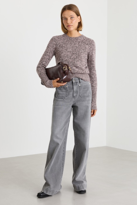 Figurbetonter Pullover mit Rippendetails - Intrend