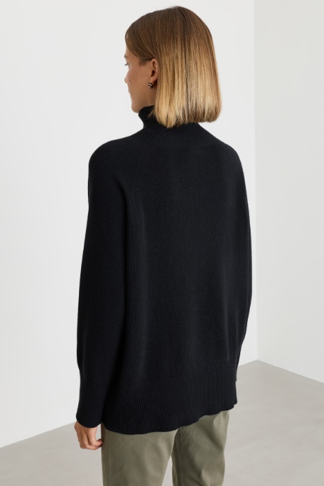Maglia dolcevita oversize in misto lana
