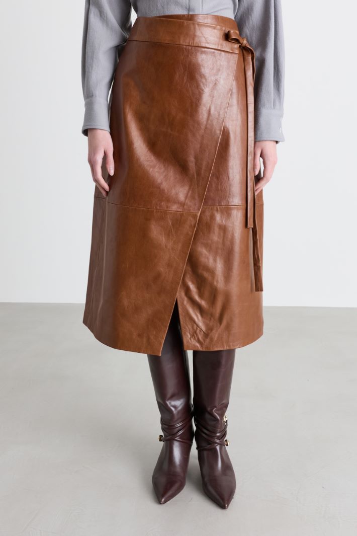 Slight-sheen wrap skirt - BROWN - Intrend - 2