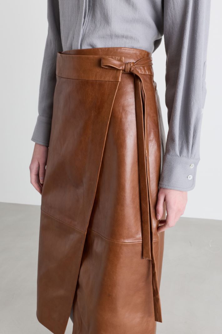 Slight-sheen wrap skirt - BROWN - Intrend - 3