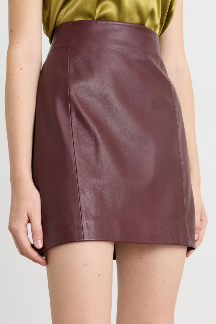 Leather mini skirt - BORDEAUX - Intrend - 3