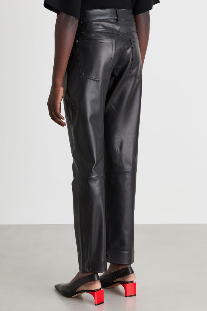 Pantalón de piel con costuras - NEGRO - Intrend - 4