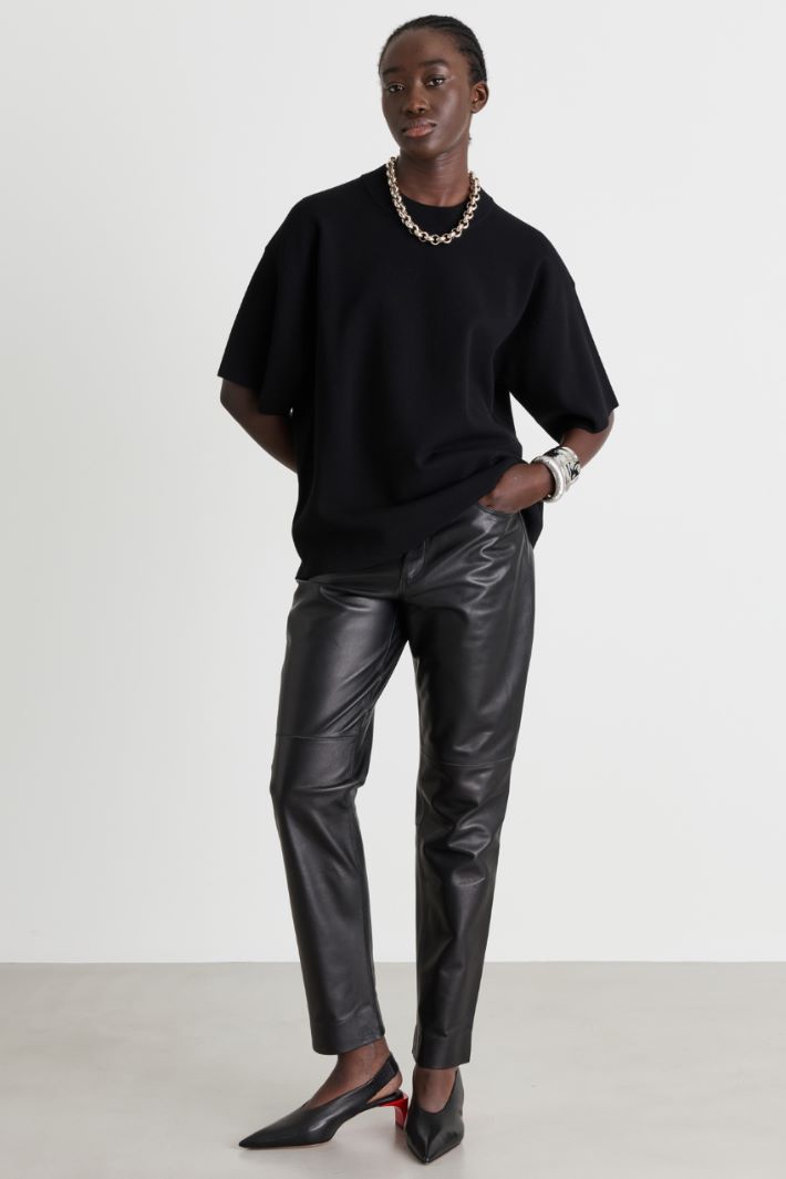 Pantalón de piel con costuras - NEGRO - Intrend