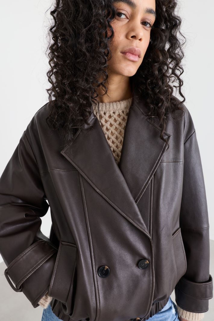 Aged-effect leather short double-breasted coat - BROWN - Intrend - 3