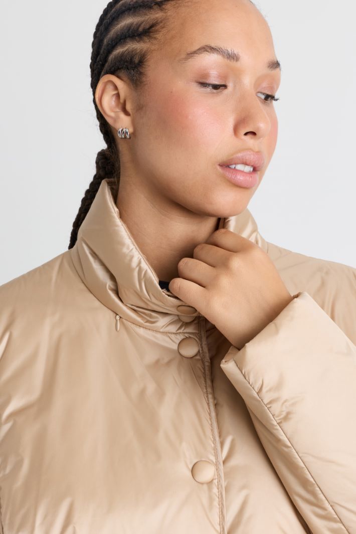Padded jacket in water-repellent iridescent canvas - CAMEL - Intrend - 3