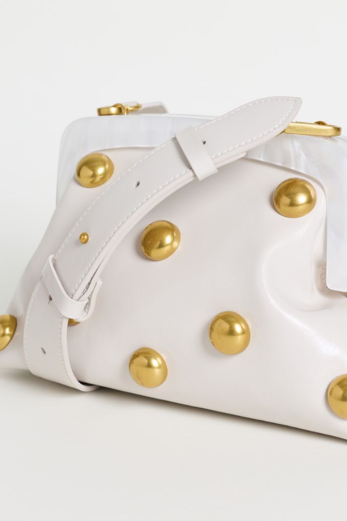 Leather Clutch with Large Metallic Boules - WHITE - Intrend - 4