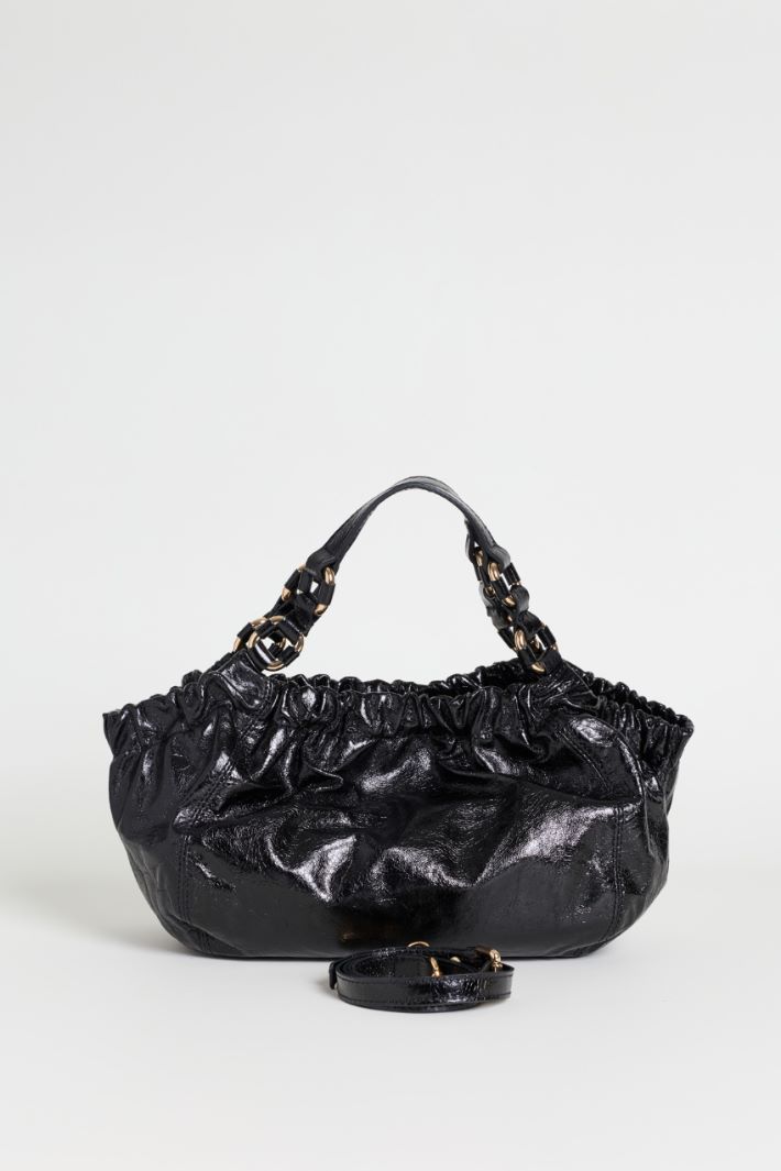 Ruched polished leather bag - BLACK - Intrend - 3