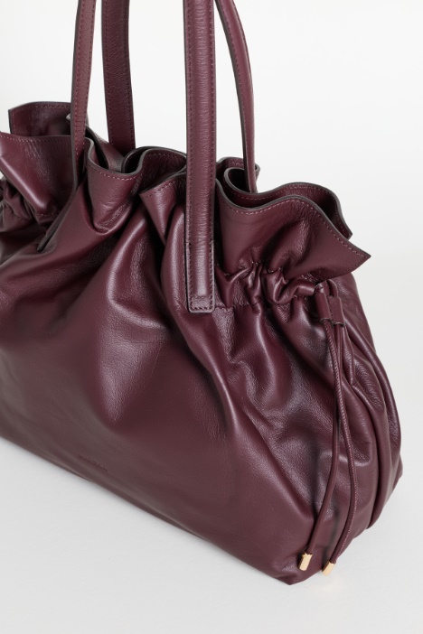 Bolso de piel con cordón ajustable