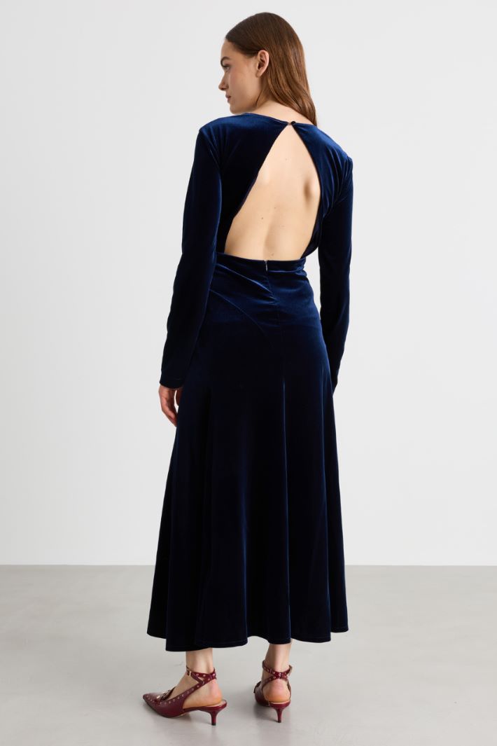 Velvet dress with cut-out back - BLUE - Intrend - 4