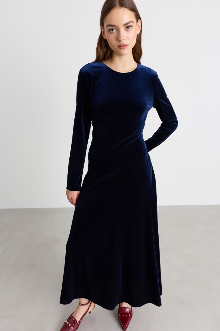 Velvet dress with cut-out back - BLUE - Intrend - 2