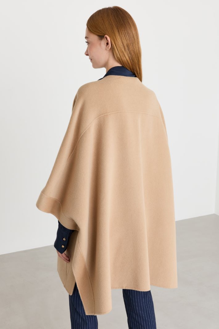 Asymmetric-fastening cape - CAMEL - Intrend - 4