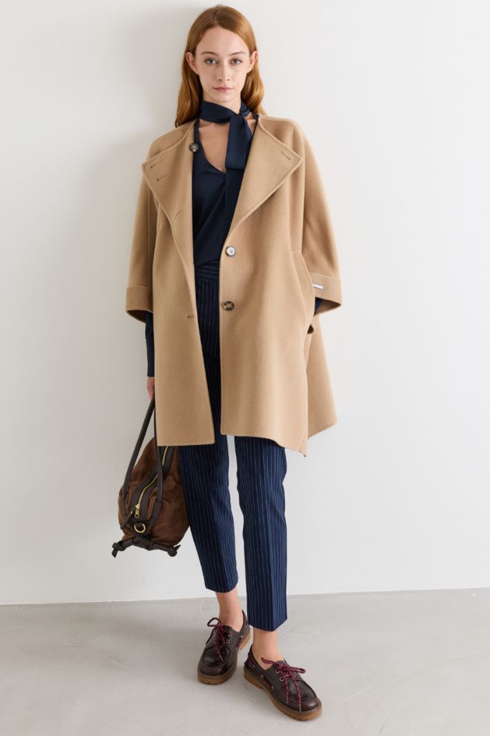 Asymmetric-fastening cape - CAMEL - Intrend