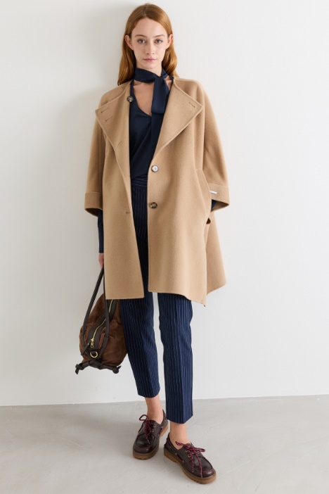 Asymmetric-fastening cape - Intrend