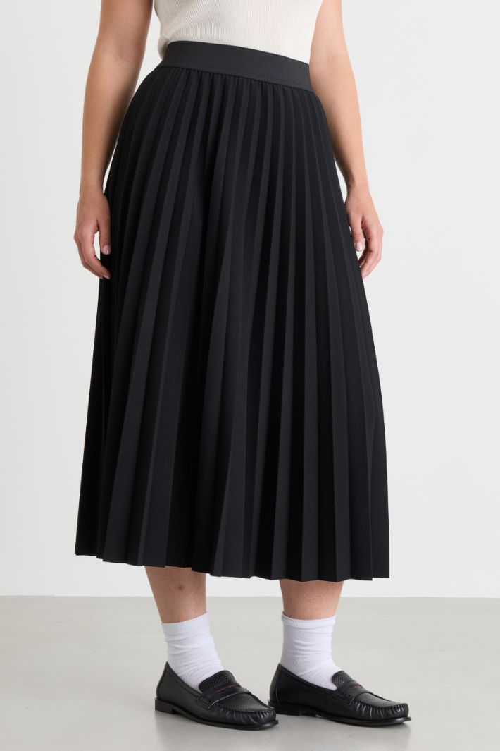 Long pleated jersey skirt - BLACK - Intrend - 2