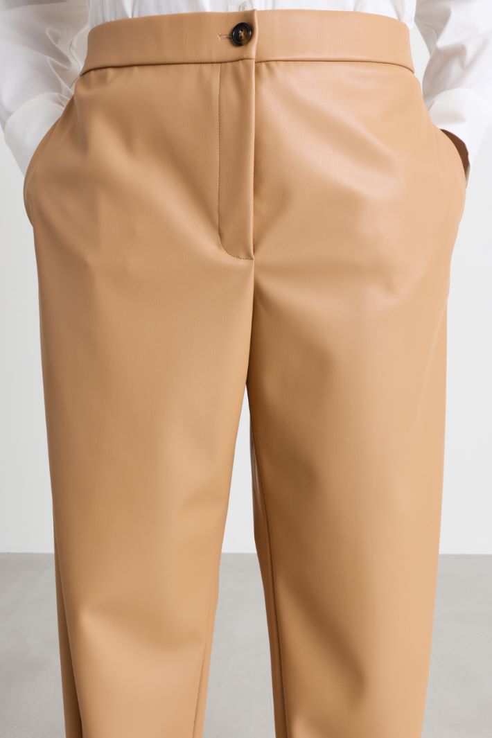 Coated jersey carrot-fit trousers - CAMEL - Intrend - 3