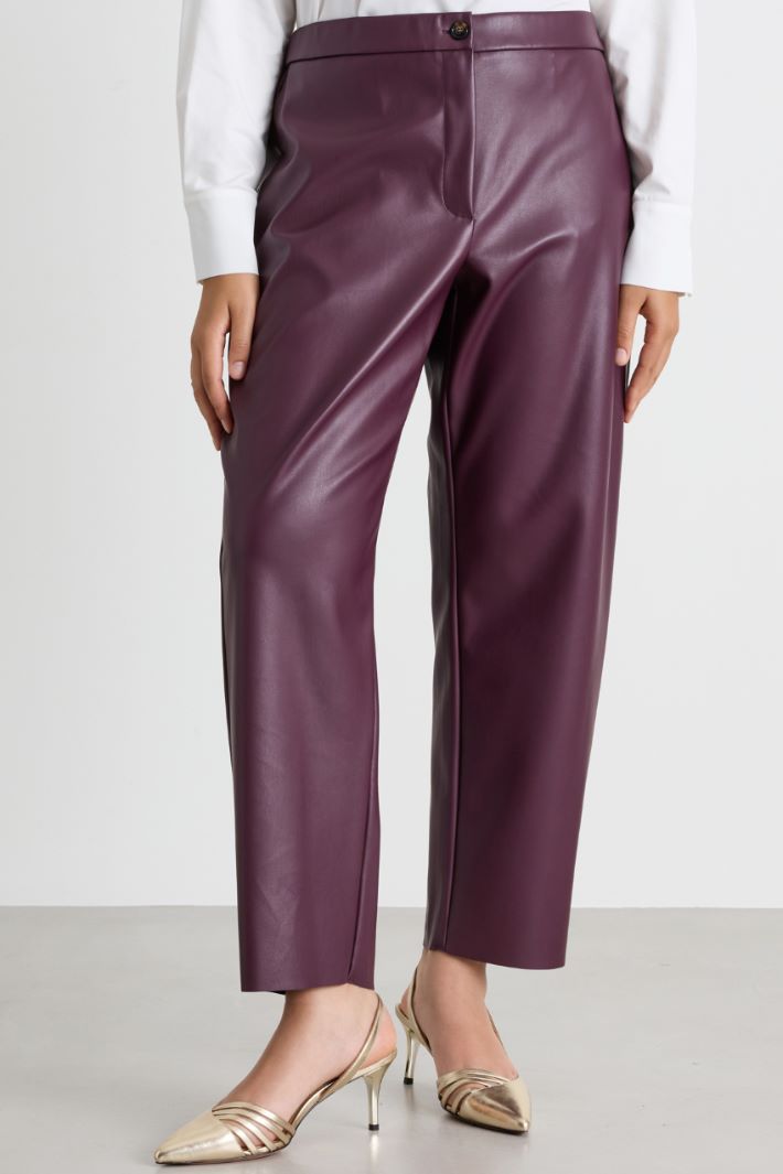 Coated jersey carrot-fit trousers - BORDEAUX - Intrend - 2