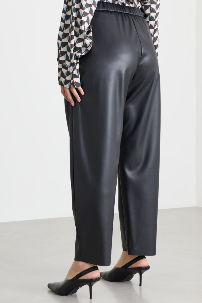 Coated jersey carrot-fit trousers - BLACK - Intrend - 4