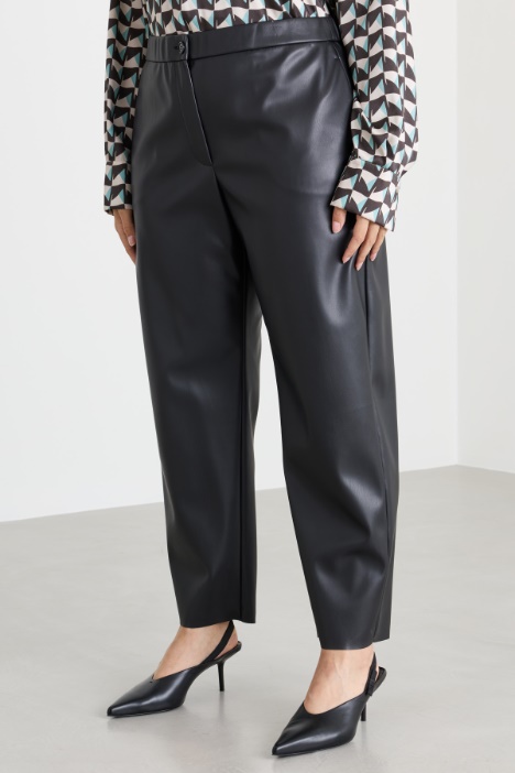 Pantalone carrot in jersey spalmato