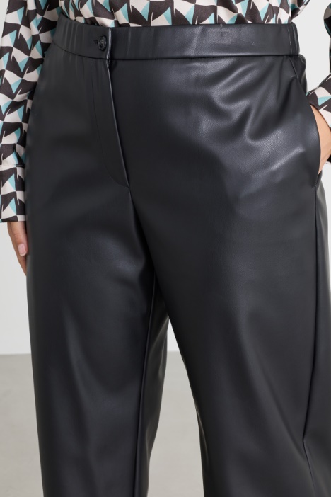 Pantalone carrot in jersey spalmato