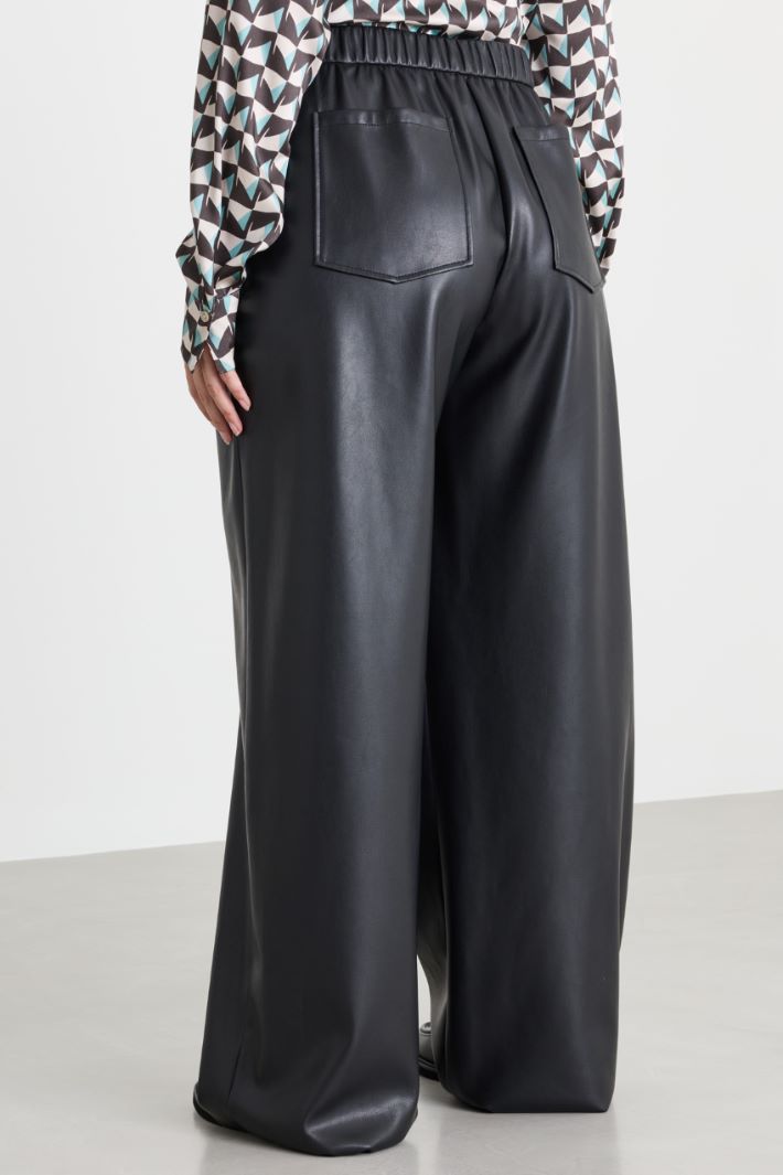 Hose aus beschichtetem Stretch-Jersey - SCHWARZ - Intrend - 4