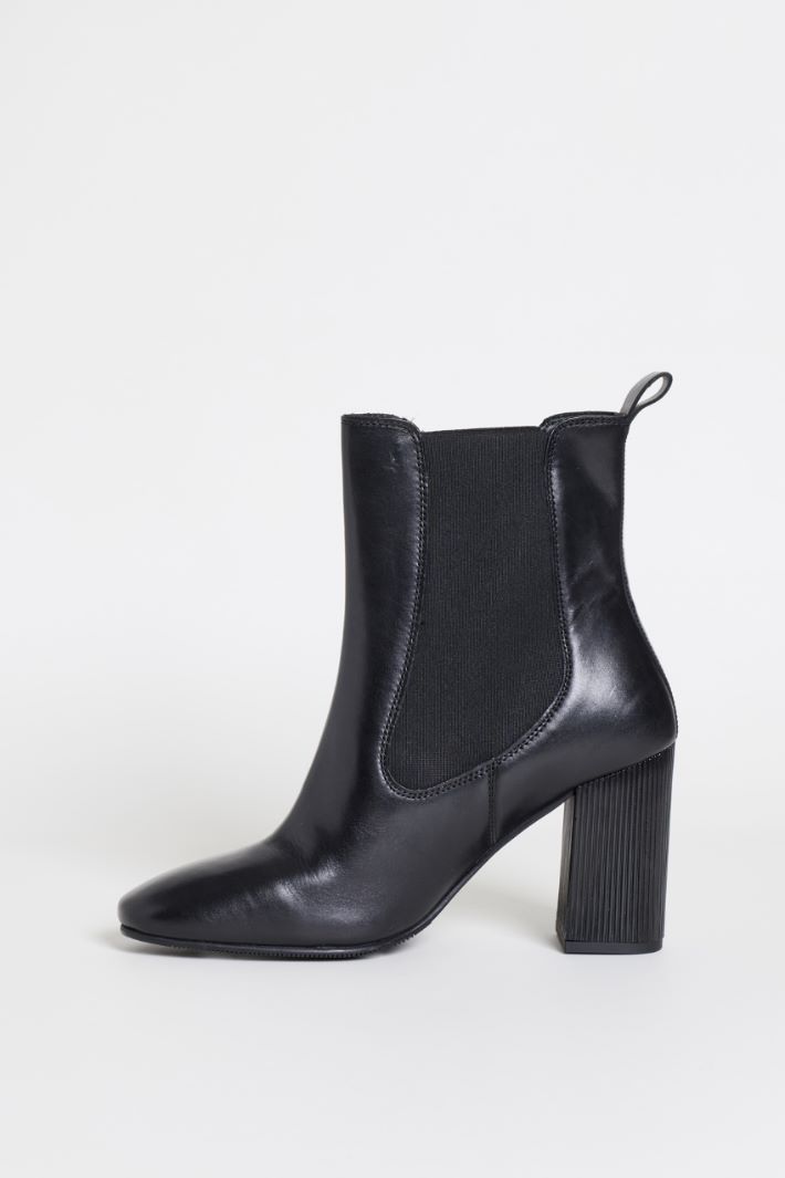 Heeled Chelsea Boots - BLACK - Intrend - 3