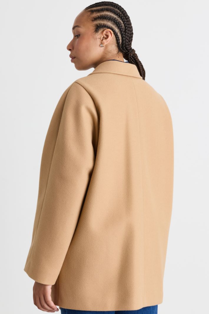 Stretch jersey short double-breasted wool coat - CAMEL - Intrend - 4